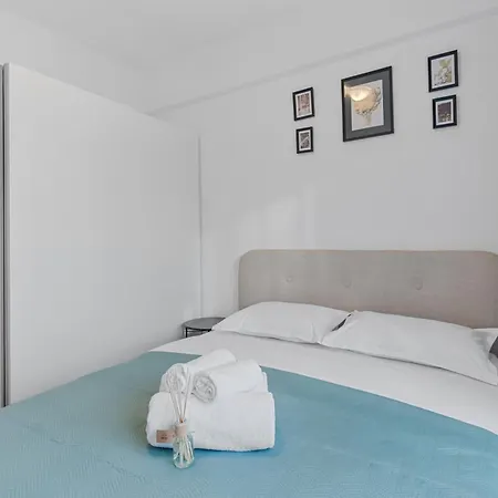 Apartment Eroilor Amazing Dambovita View Bukarest