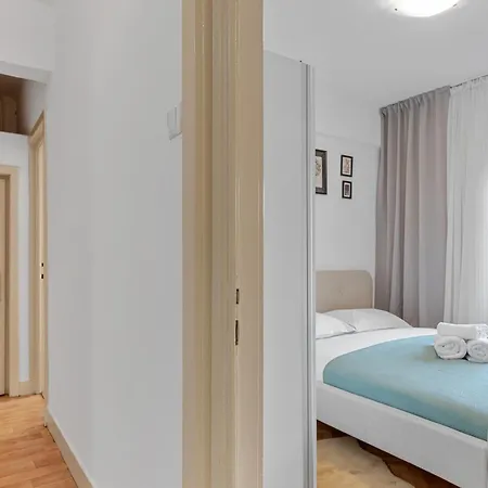Eroilor Amazing Dambovita View Apartment *