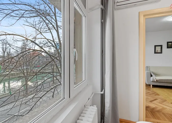 Apartment Eroilor Amazing Dambovita View Bucharest