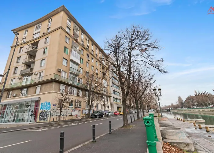 Apartment Eroilor Amazing Dambovita View *